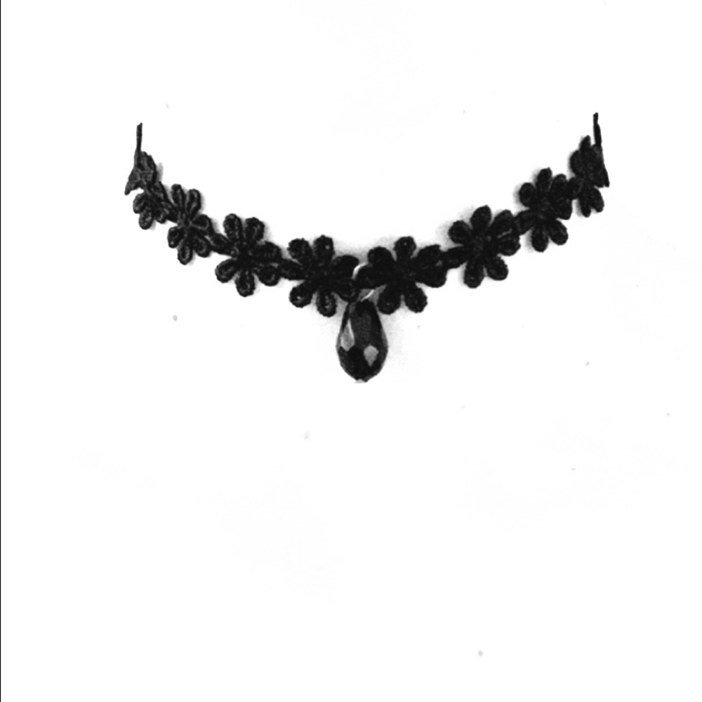 Black flower choker with black jewel